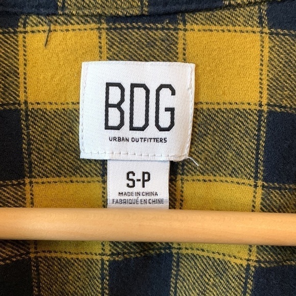 Urban Outfitters Cropped Flannel Button Down Shirt - Picture 2 of 13